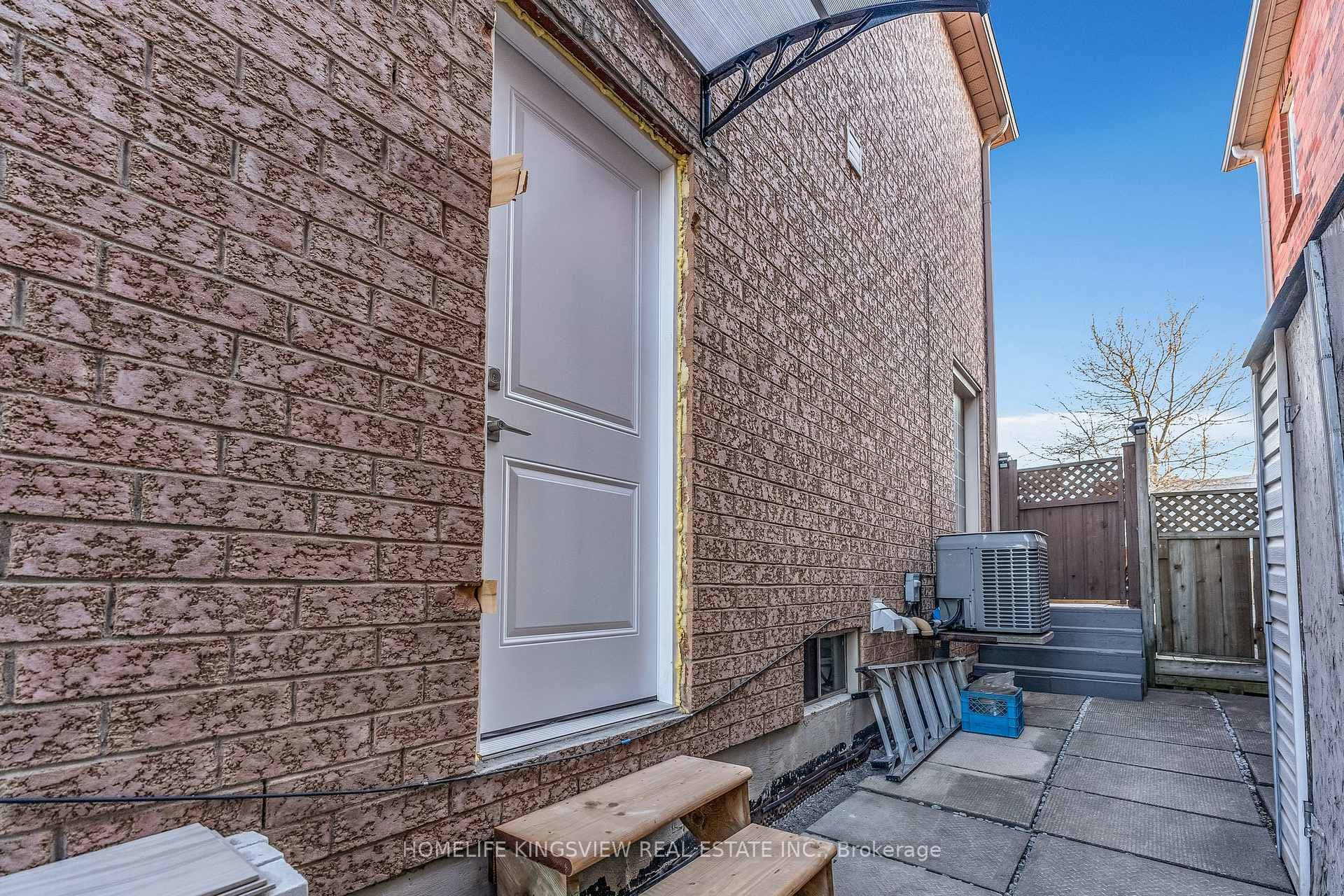 66 Waterbury Street photo 36