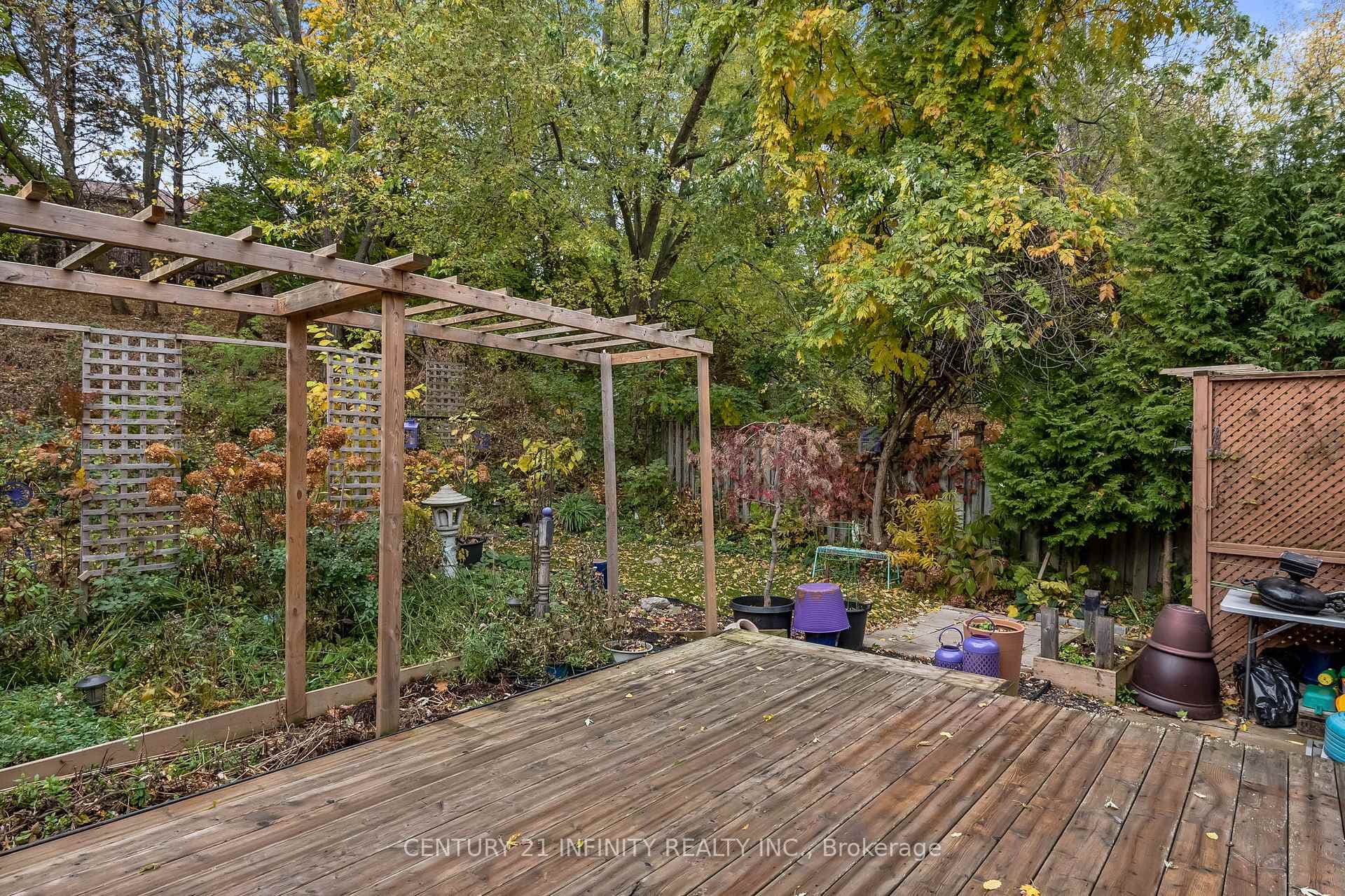 103 Ravenscroft Road photo 32