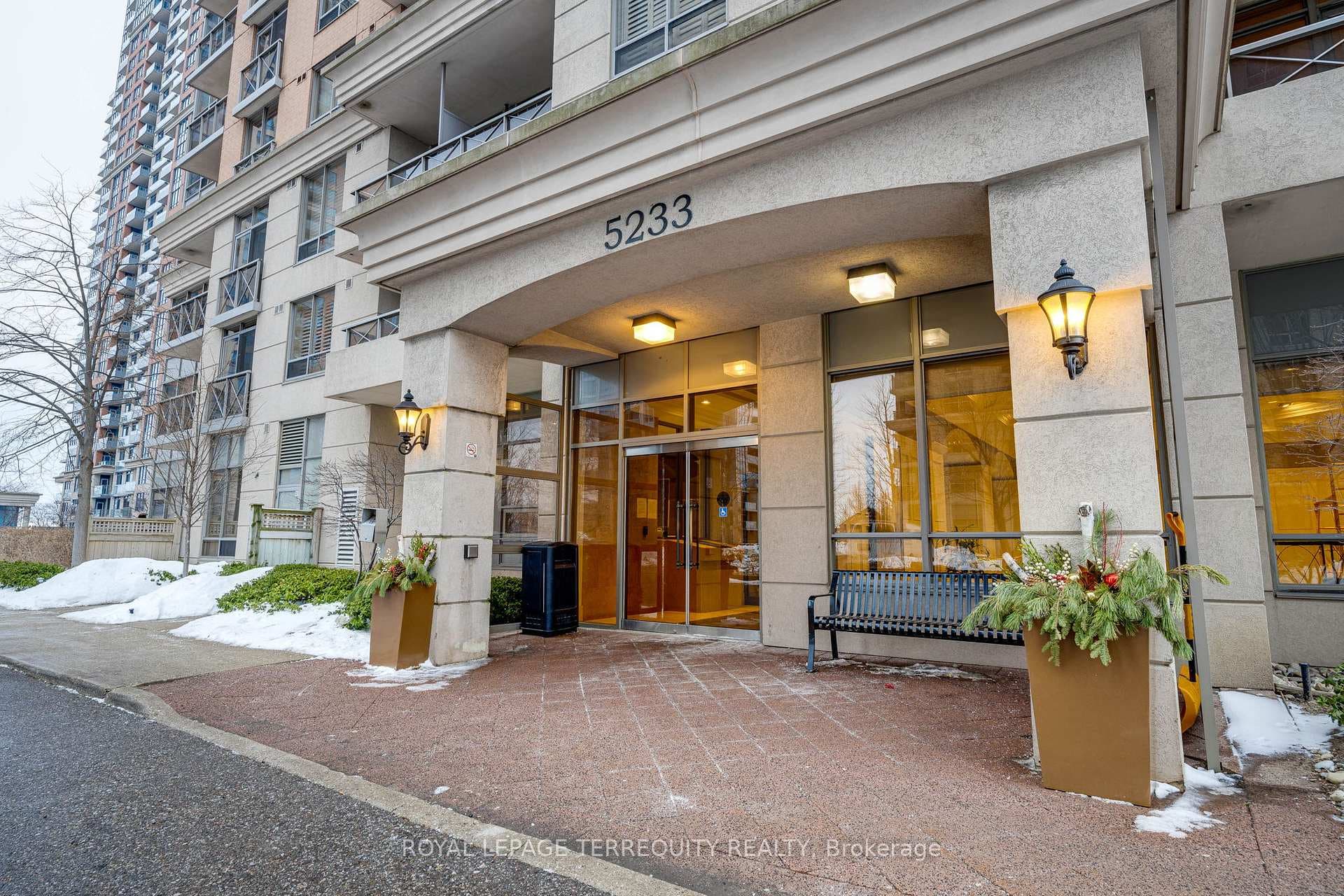 5233 Dundas Street Unit 524 photo 2