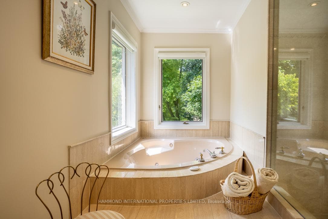 100 Windermere Crescent photo 26