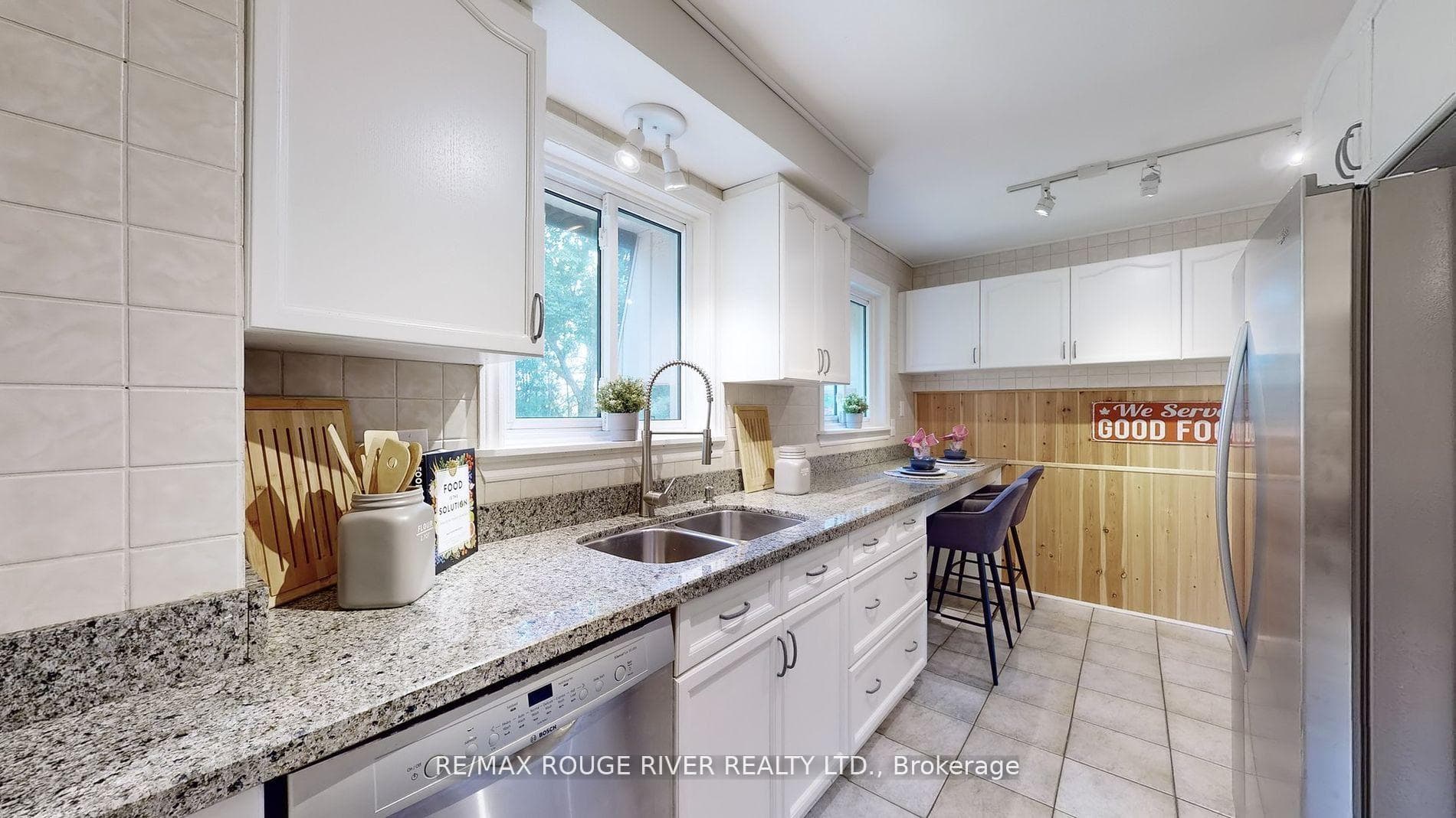 124 Beaverbrook Court photo 11
