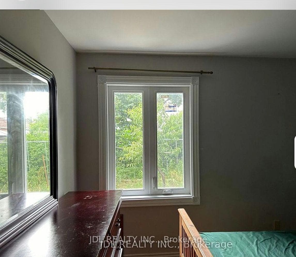 8 Highwood Ave. Avenue Unit Three-Bedroom Main Floor photo 4