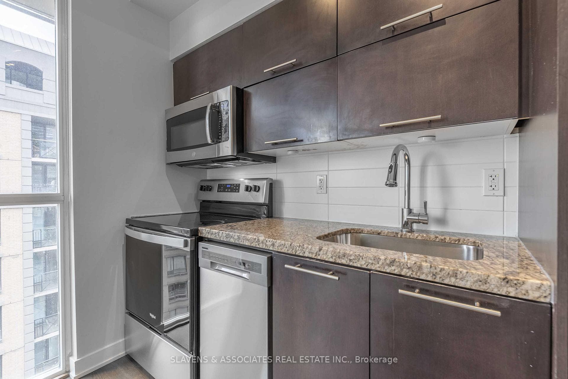 126 Simcoe Street Unit 1407 photo 14