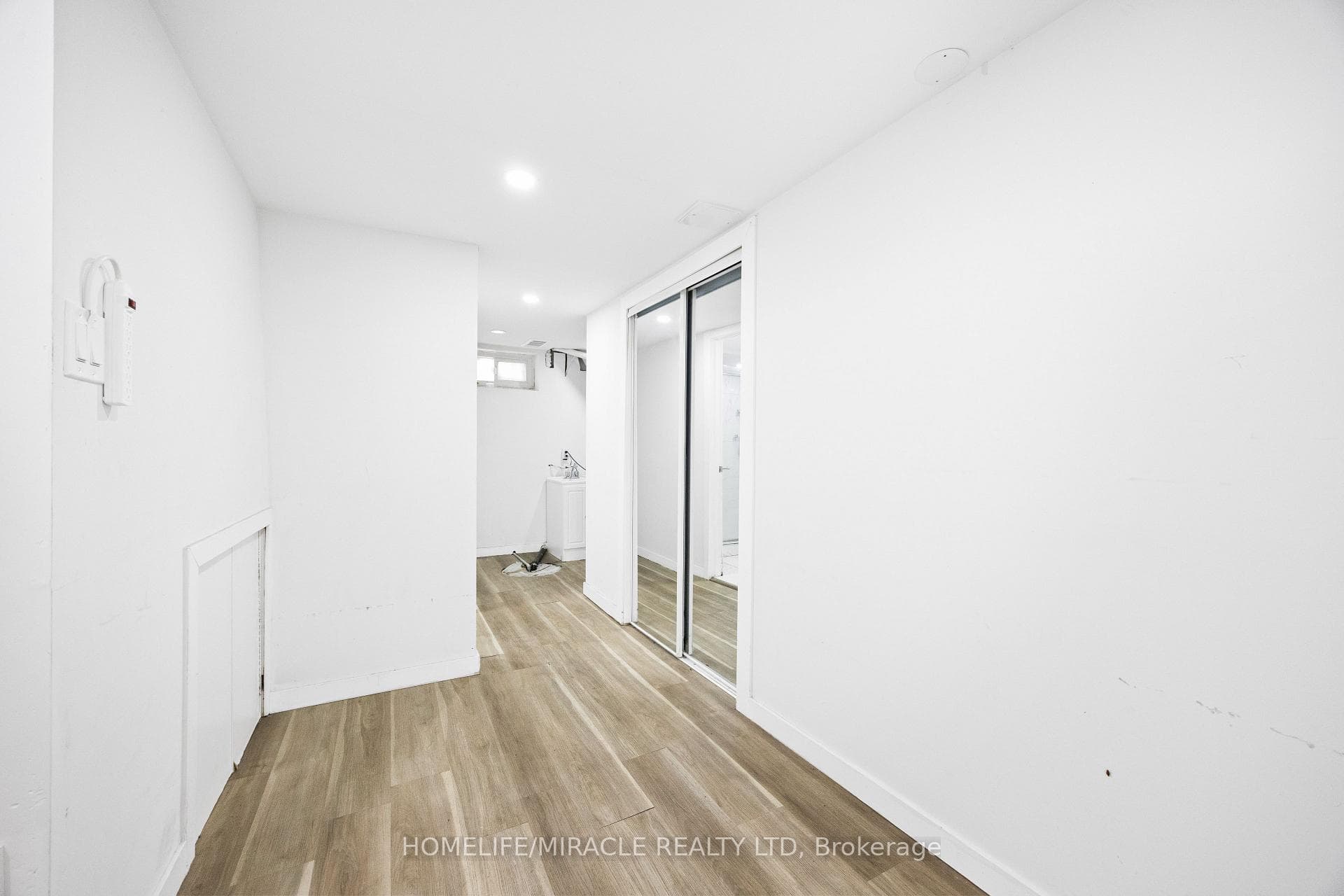 1250 Jalna Boulevard Unit 8 photo 21