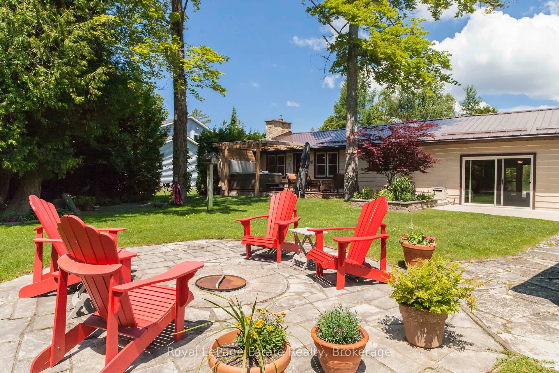 326 Lindsay Street photo 42