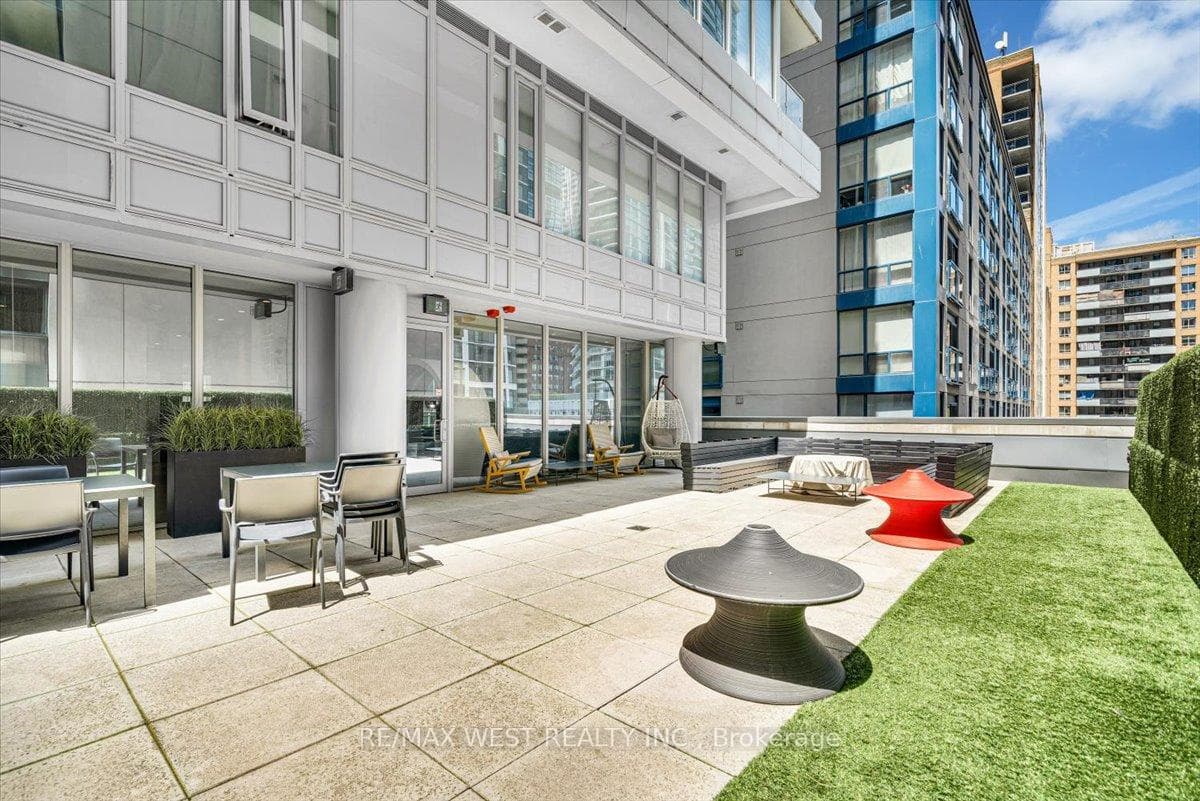 68 Shuter Street Unit 2307 photo 20