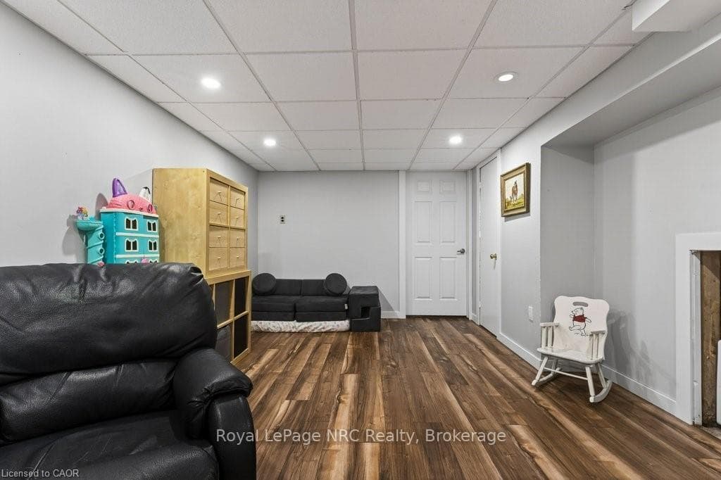 158 Dufferin Avenue photo 33