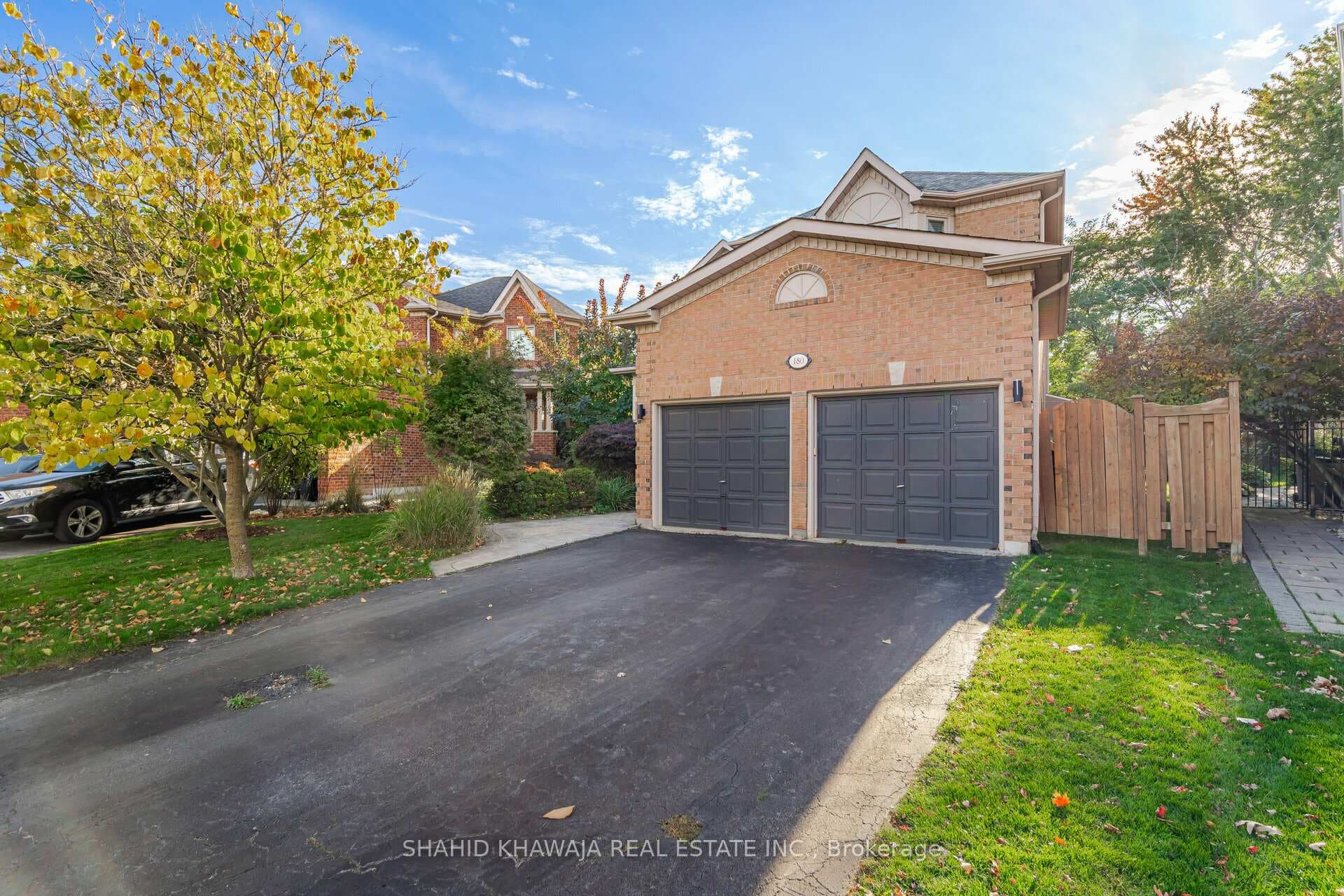 180 Bothwell Crescent photo 2