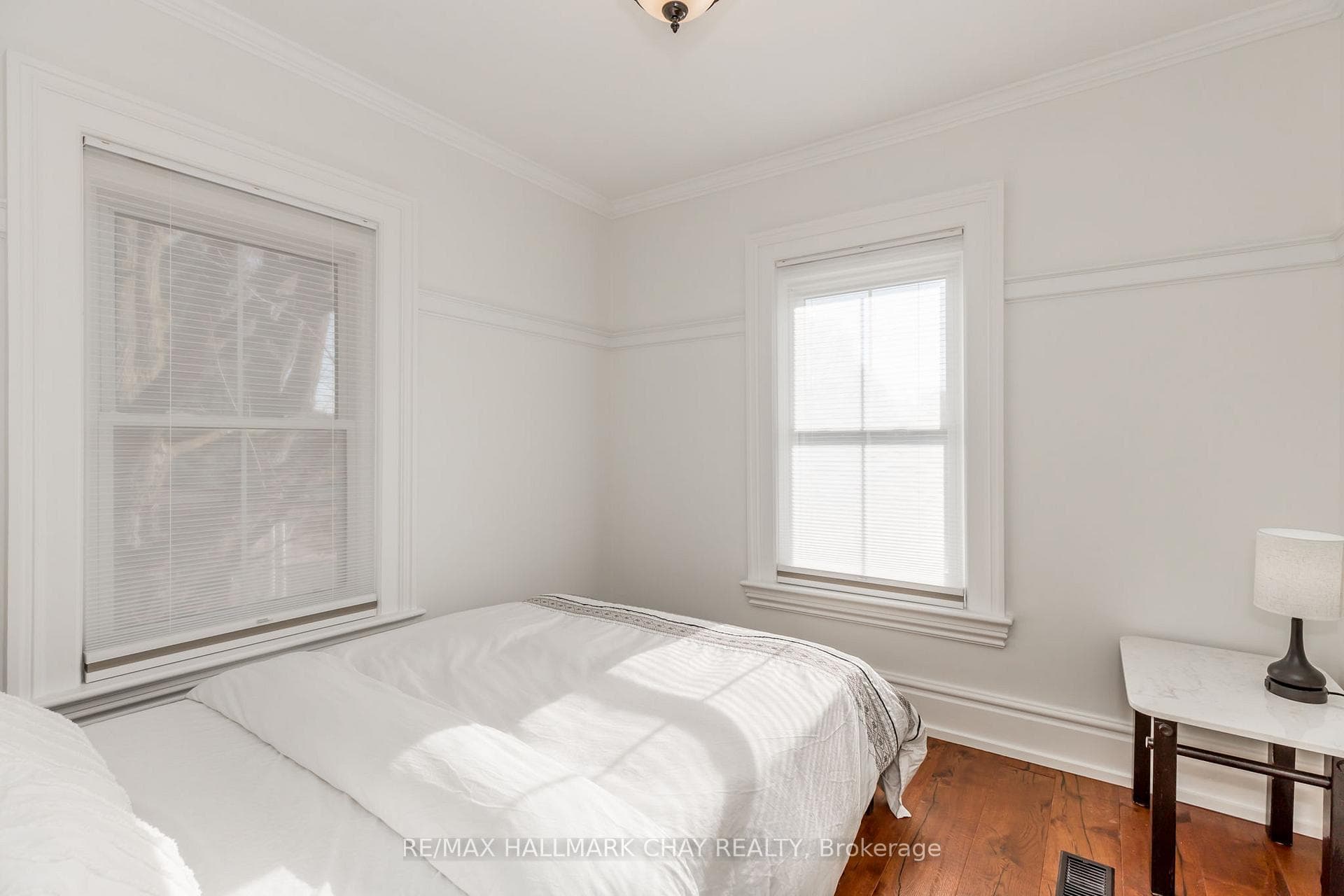 100 Wellington Street photo 20
