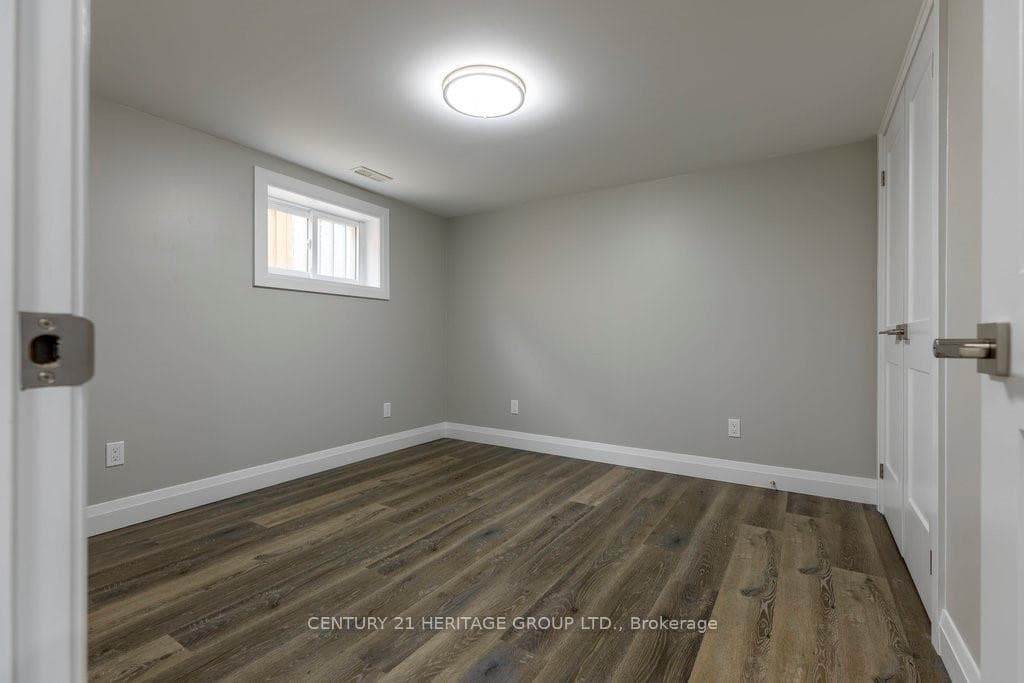 291 East 24th Street Unit Lower photo 12