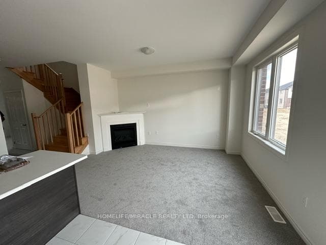 208 Elliot Avenue photo 4