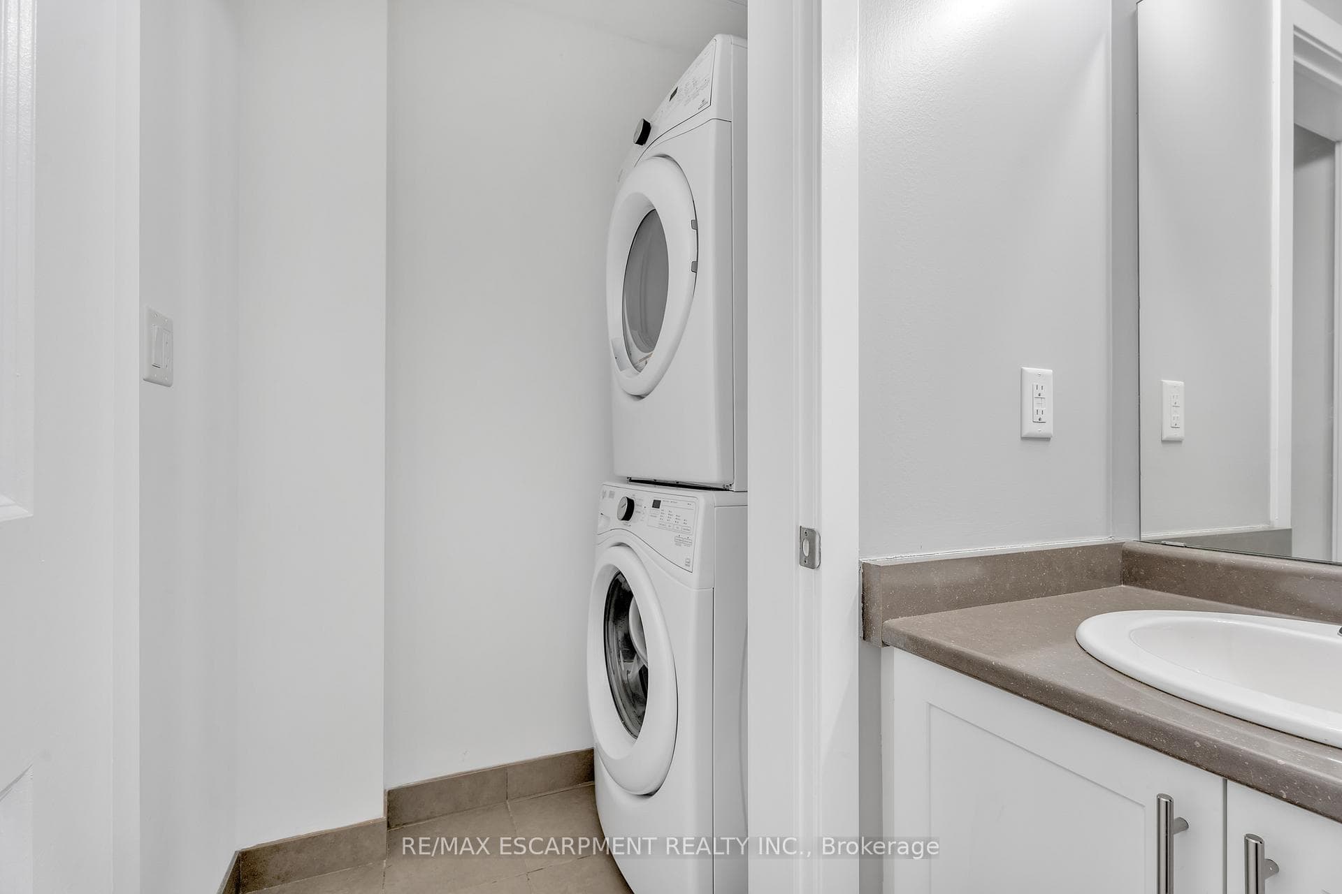 35 Southshore Crescent Unit 421 photo 26