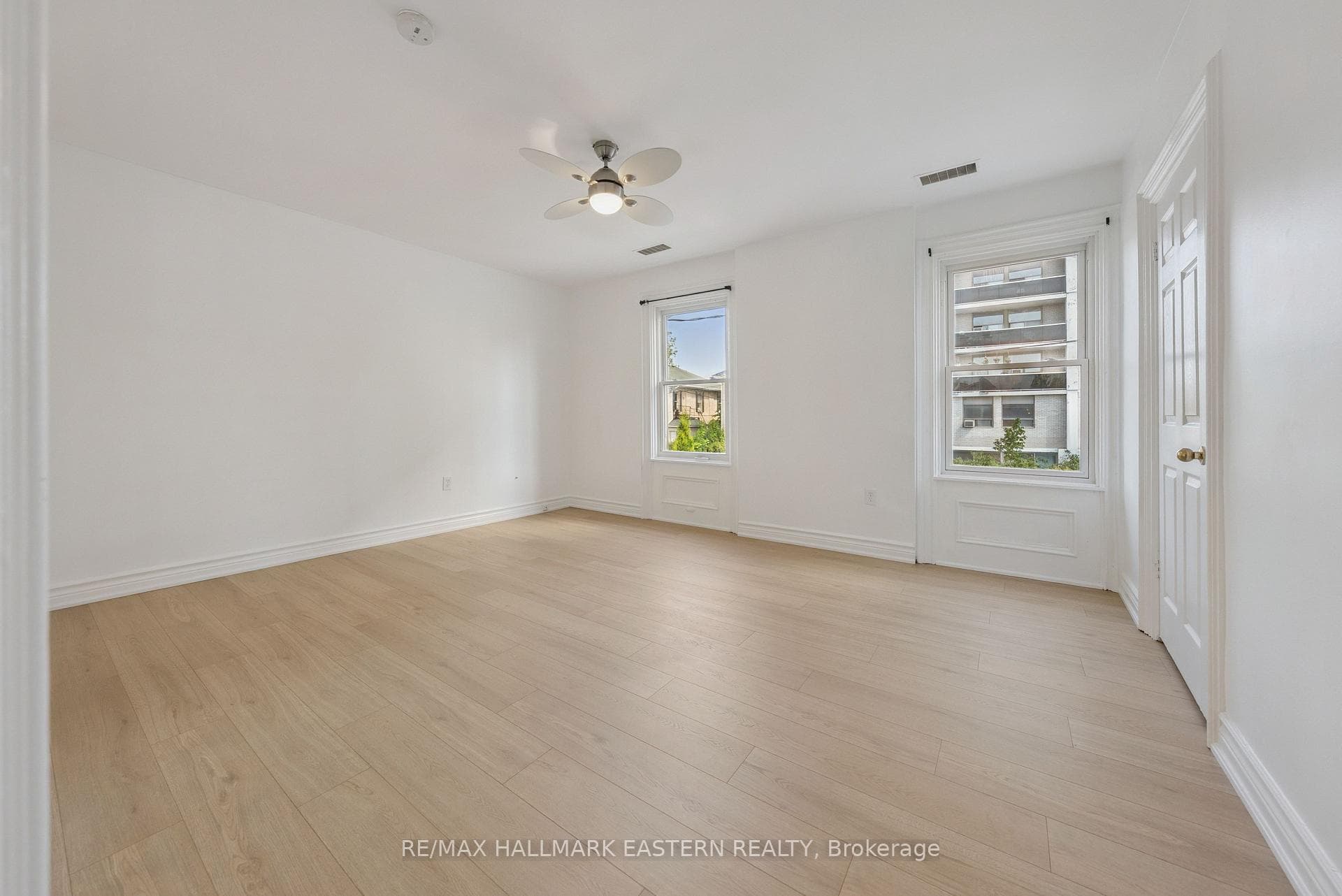 213 Brock Street photo 16