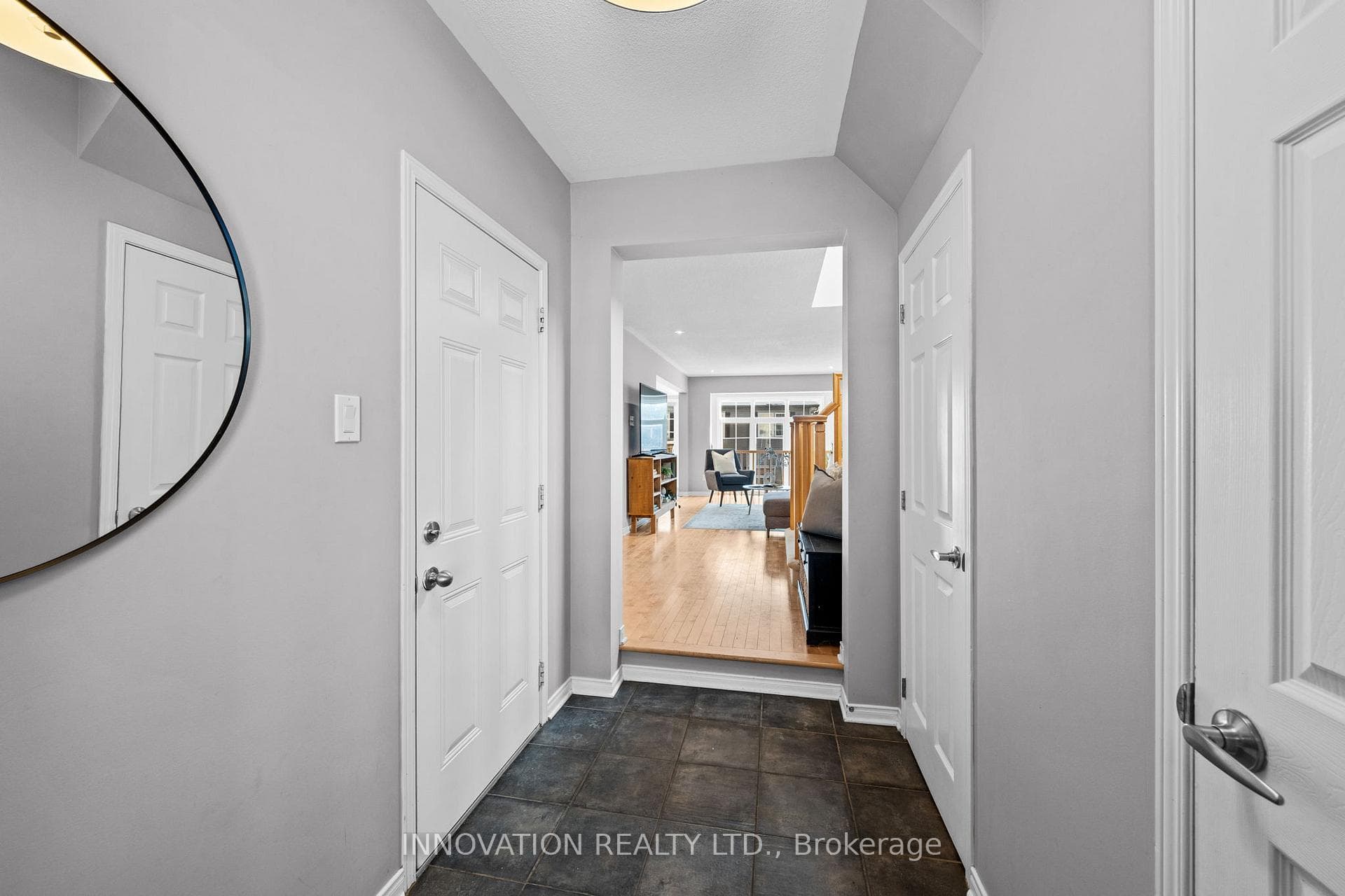 565 Dalewood Crescent photo 5