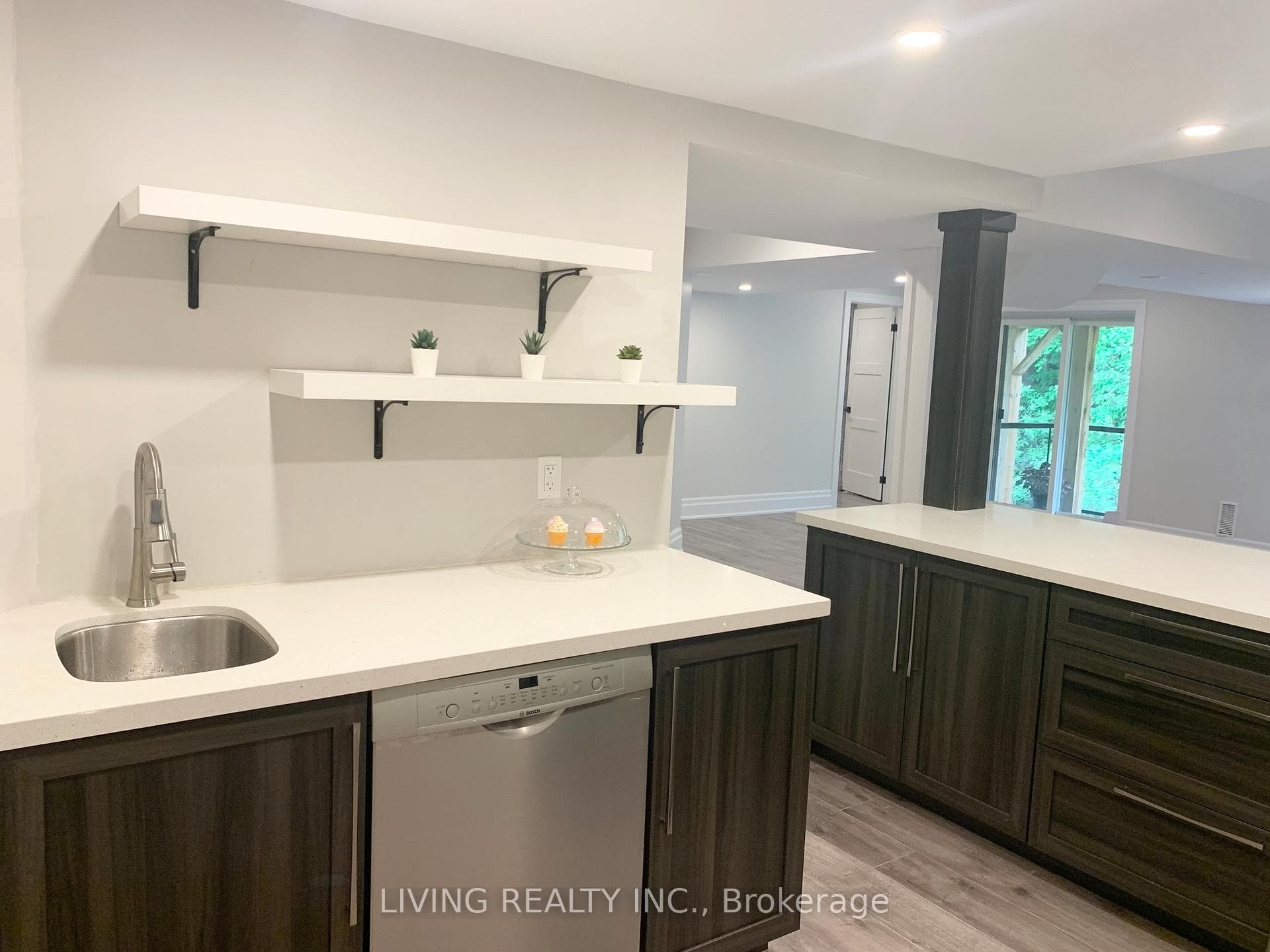 162 Art West Avenue Unit Lower photo 6