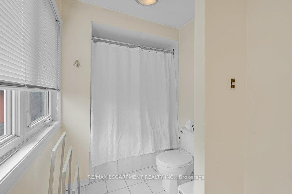 2597 Addingham Crescent photo 21