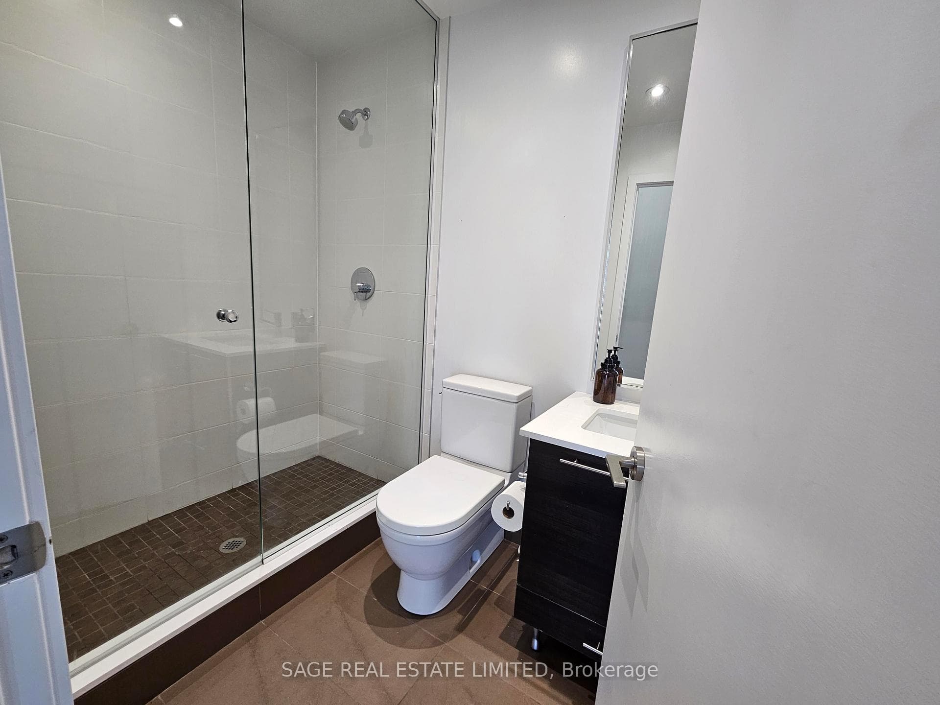 1 Market Street Unit 2403 photo 6