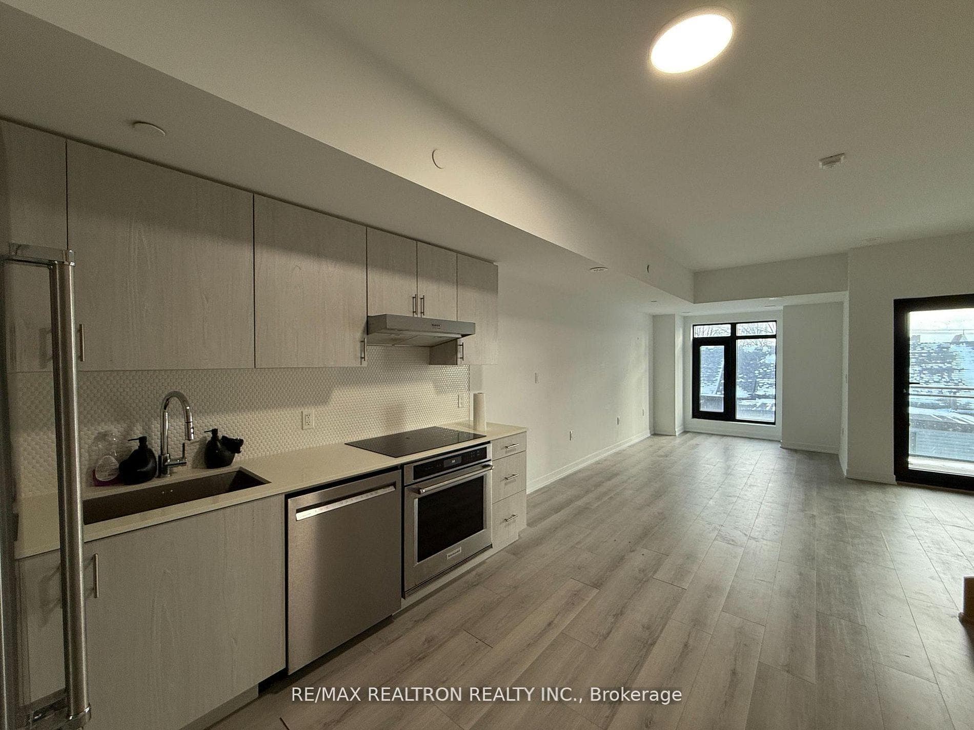 485 Logan Avenue Unit 312 photo 3