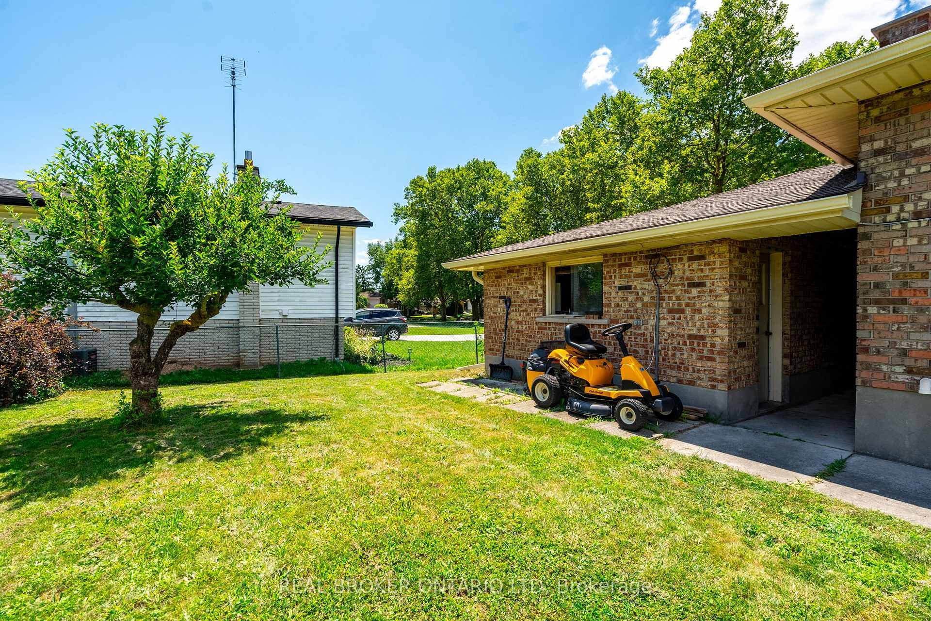 5712 Sunnylea Crescent photo 34