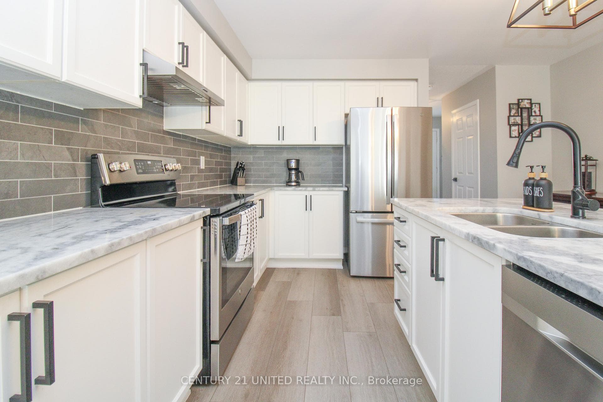 1356 Ireland Drive photo 8