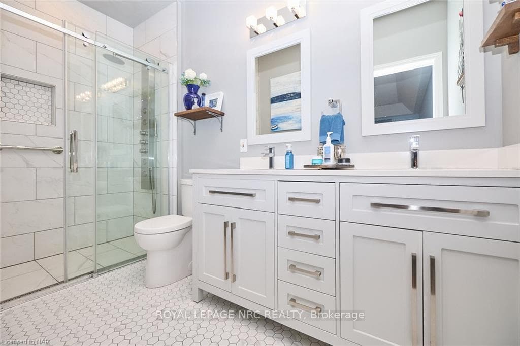 608 SIMCOE Street Unit 13 photo 12