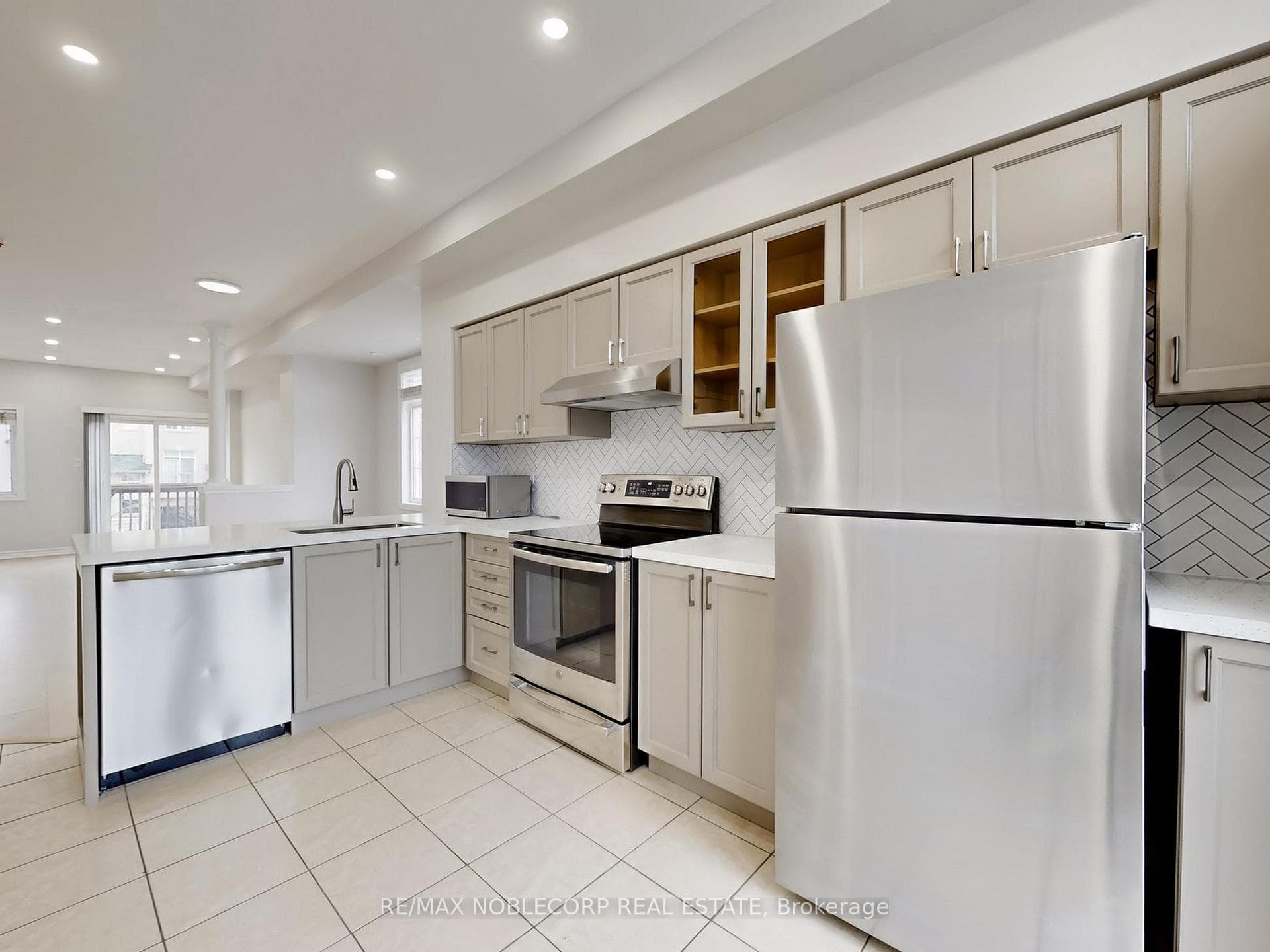 115 Piggott Mews Drive photo 5