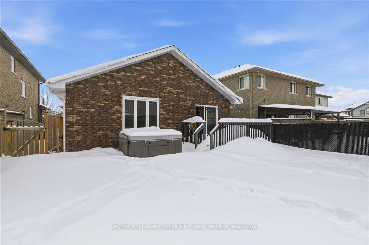 210 Chandler Crescent photo 37