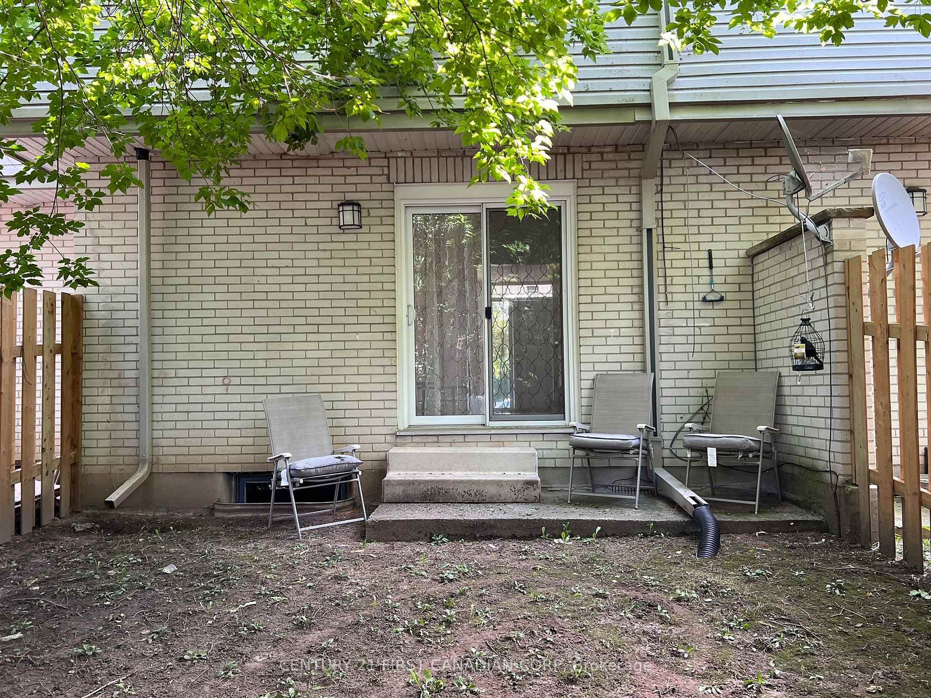 189 Boullee Street Unit 18 photo 32