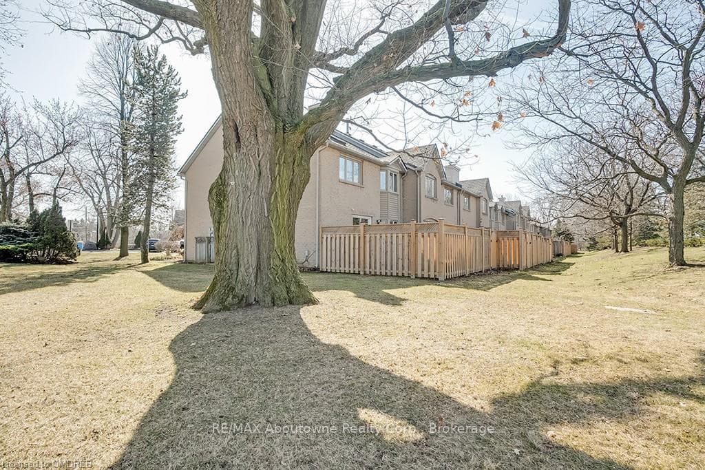 286 HAMILTON Drive Unit 1 photo 44