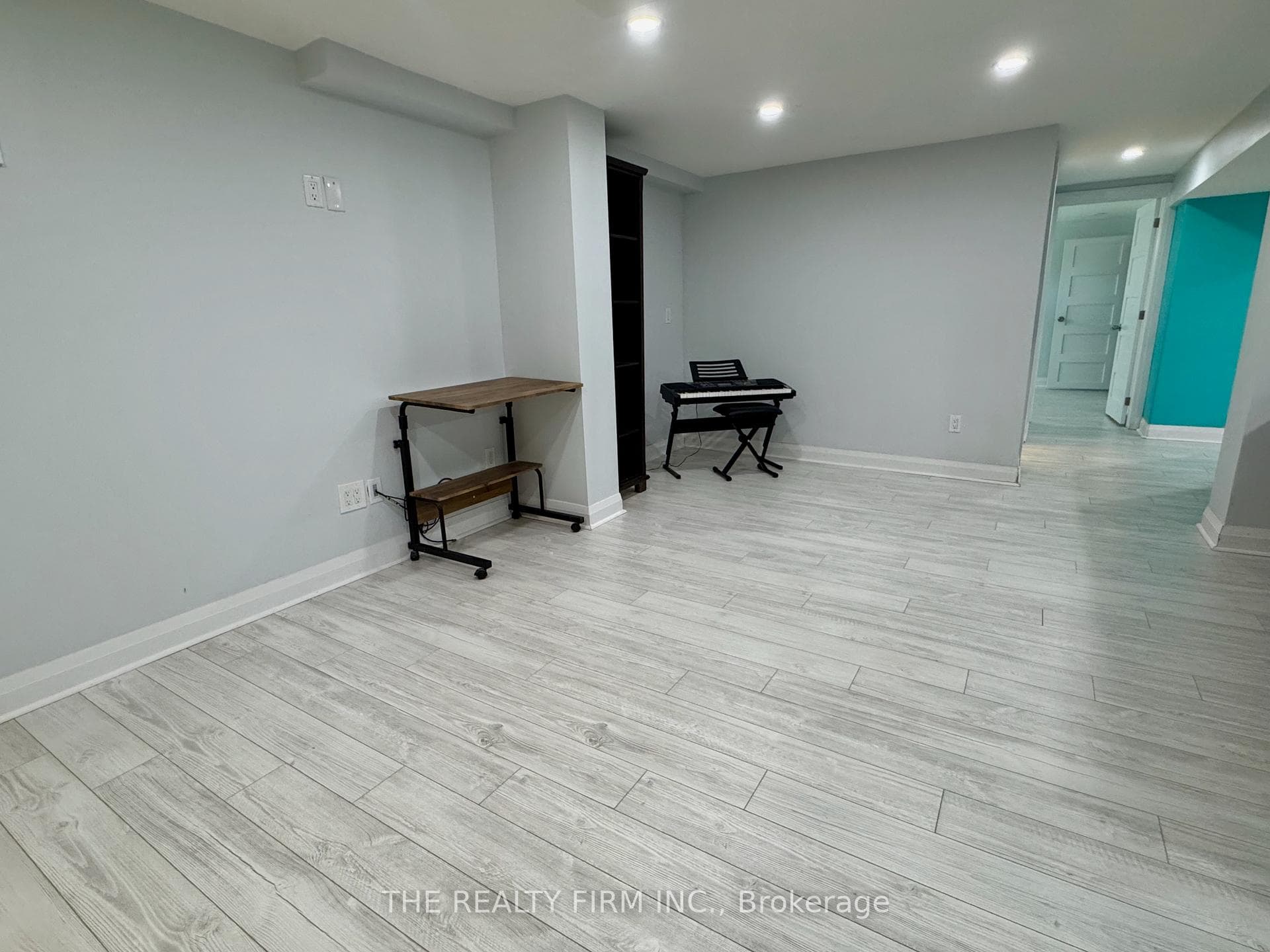 571 Everglade Crescent photo 20