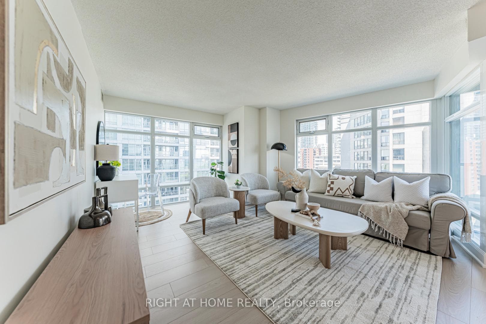2181 Yonge Street Unit 1211 photo 1