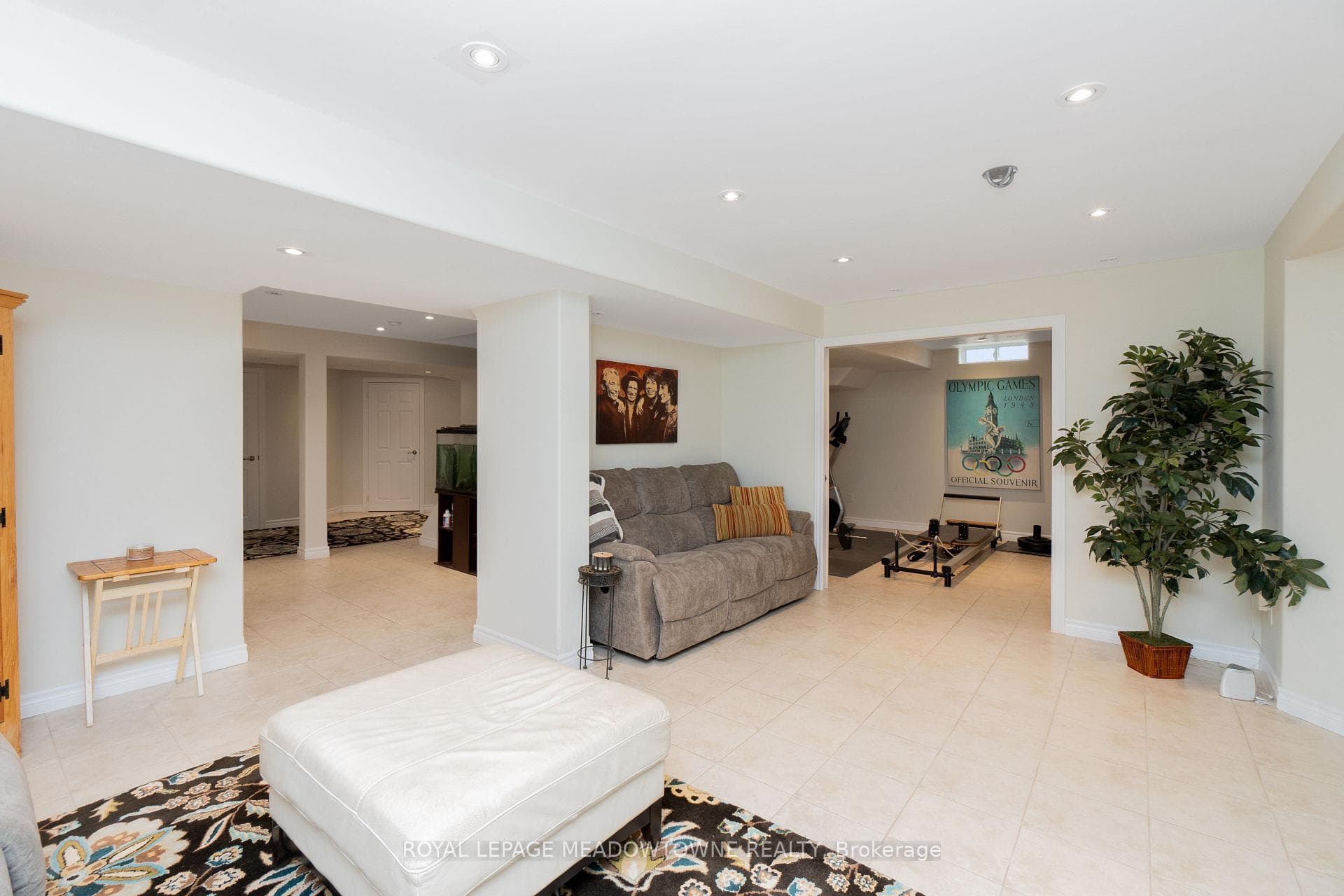 77 Russell Street photo 26