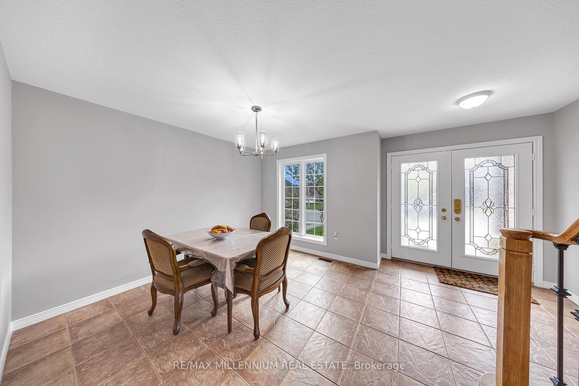 8 Bates Avenue photo 4