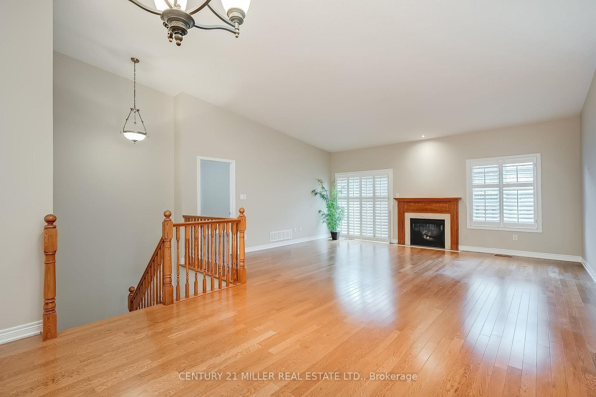 81 Abbotsford Trail photo 6