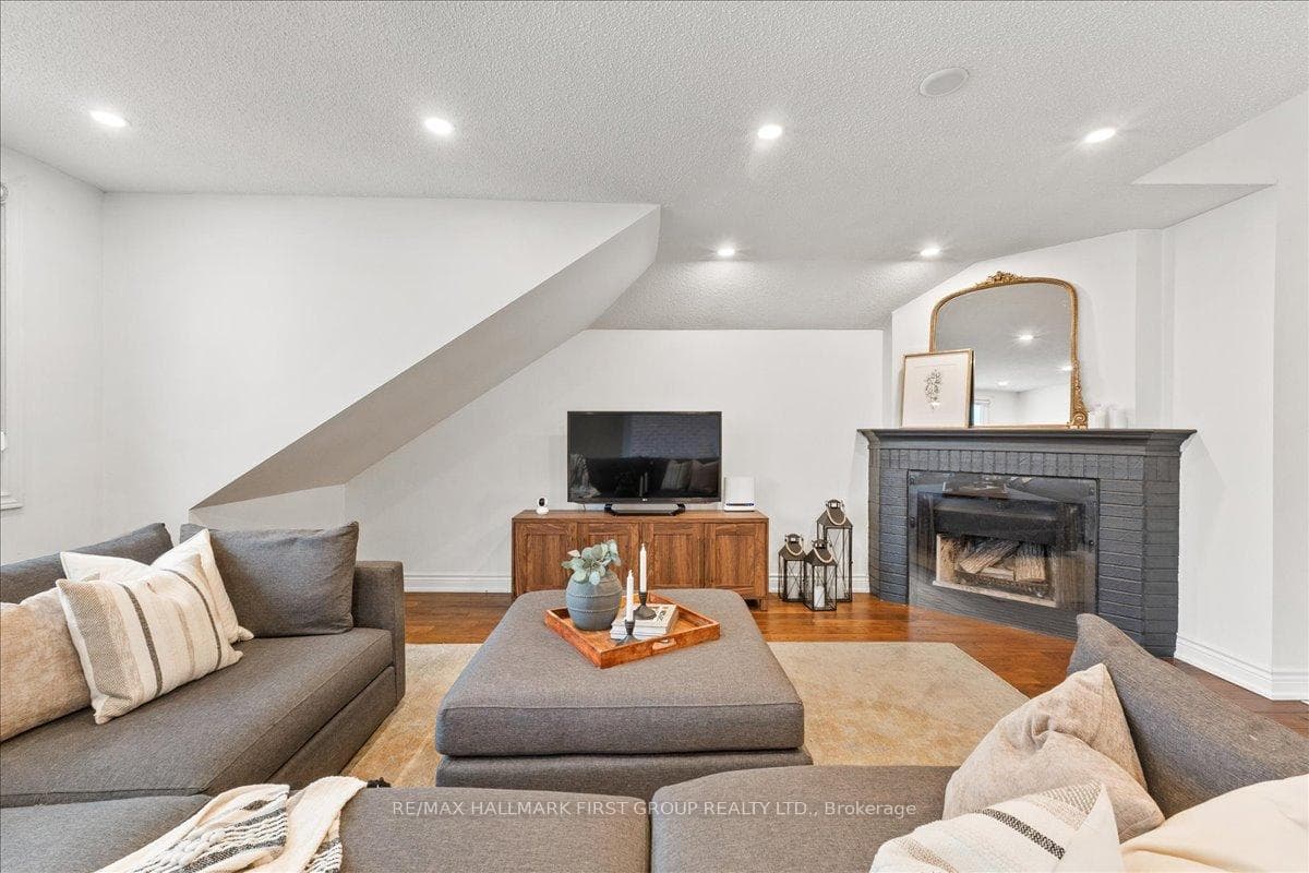 951 Gablehurst Crescent photo 24