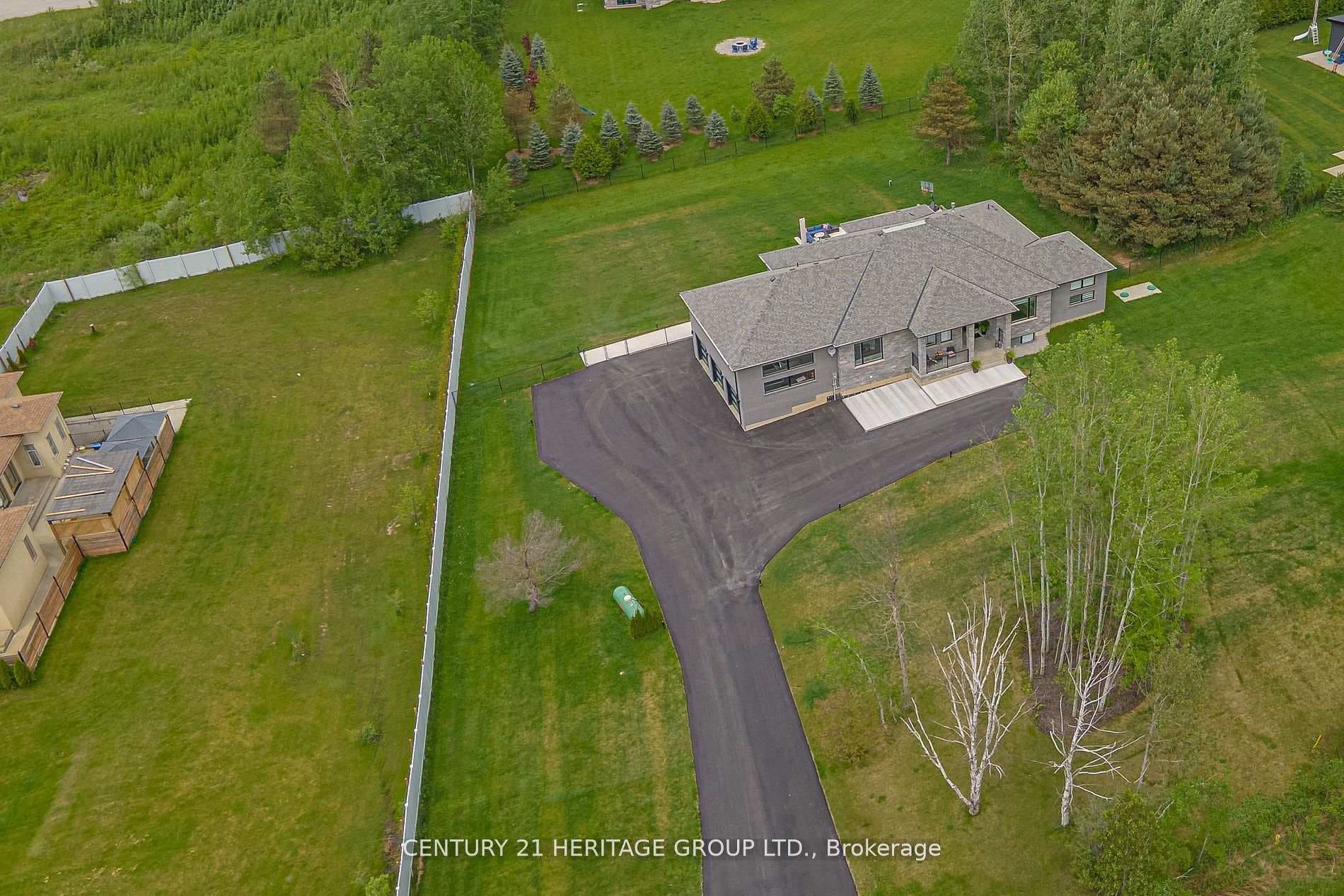 3438 13th Line photo 2
