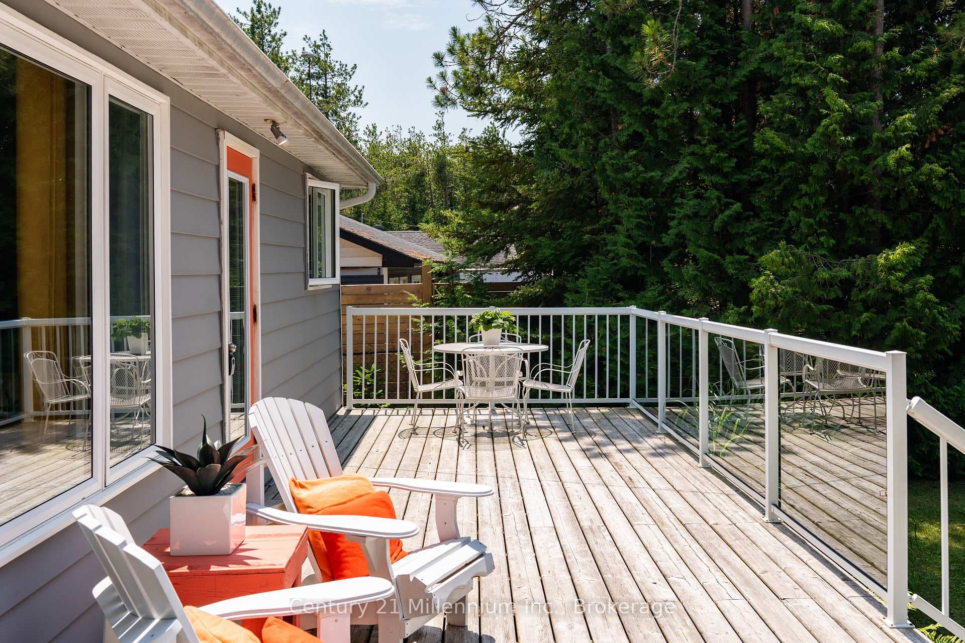 553 Bay Street photo 13