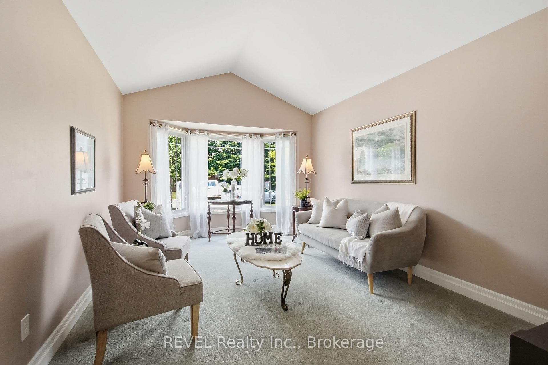 29 Stratton Crescent photo 4