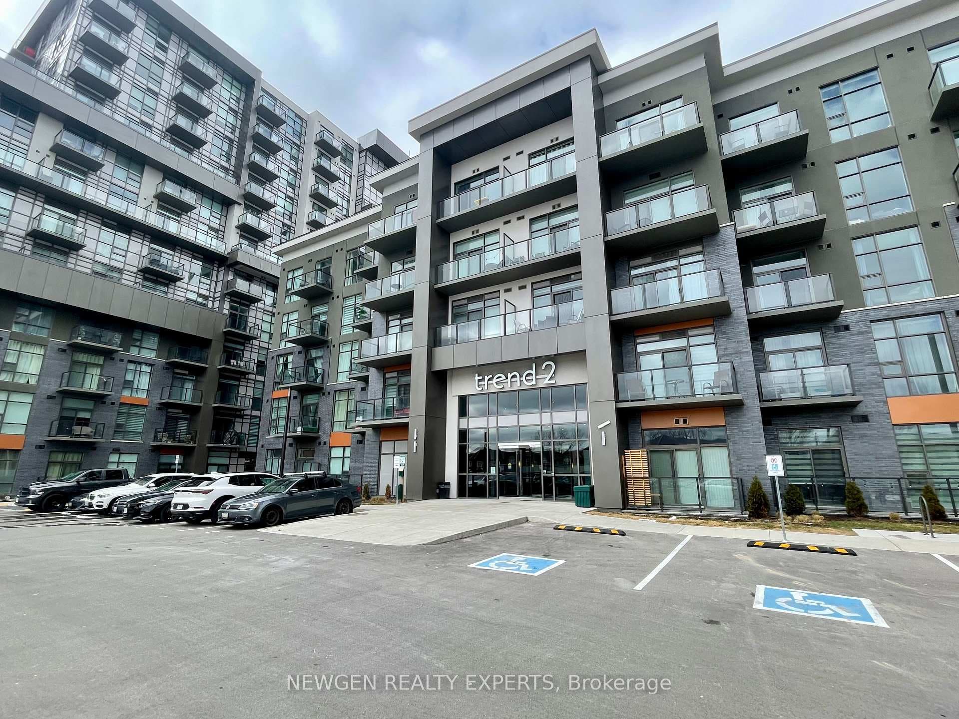 460 Dundas Street Unit 220 photo 2