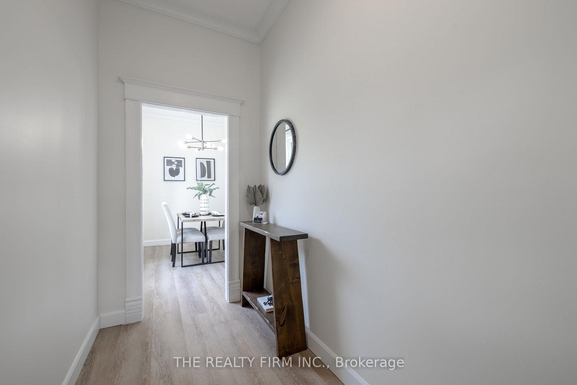 1068 Margaret Street photo 4