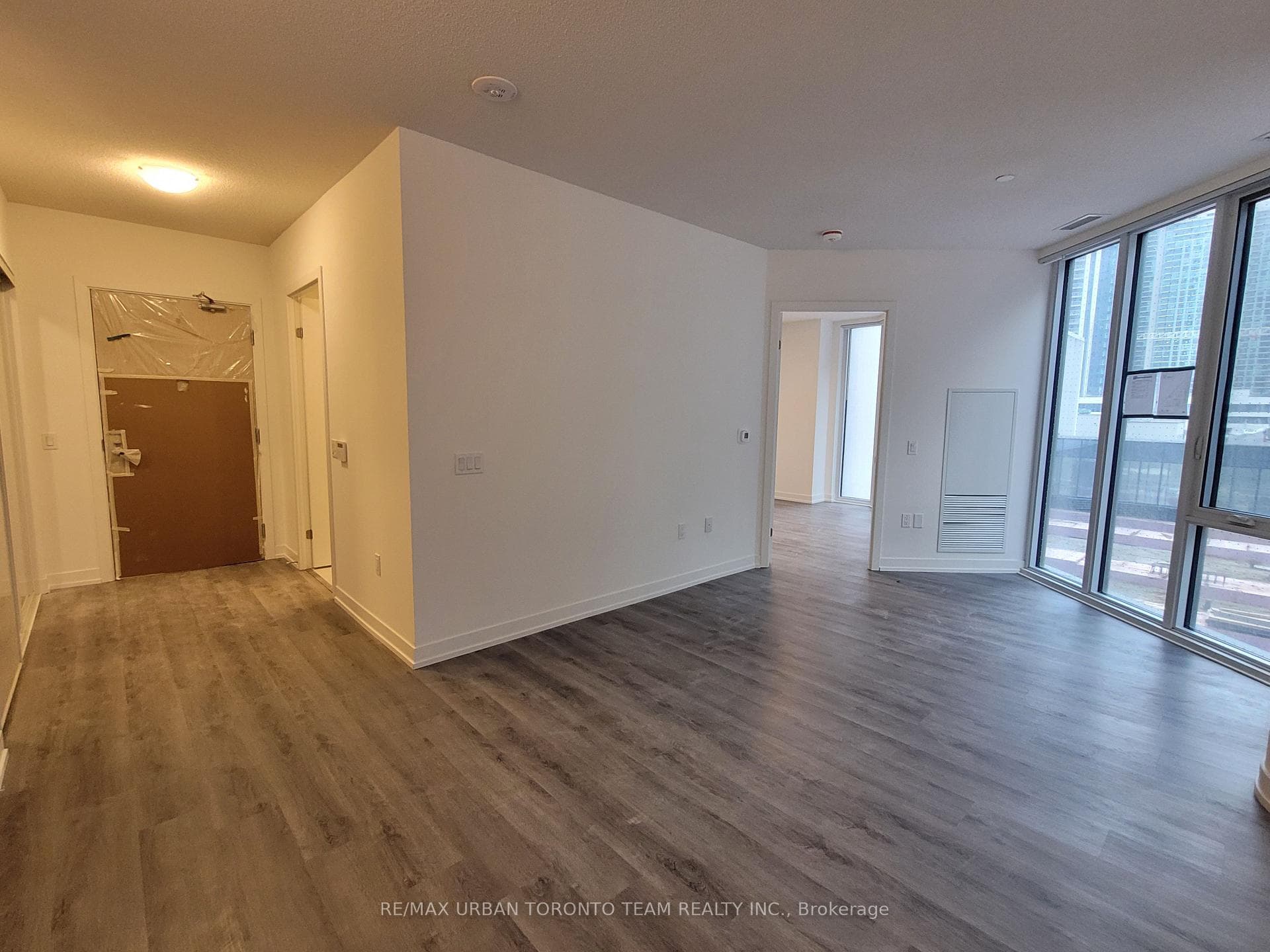 138 Downes Street Unit 820 photo 4