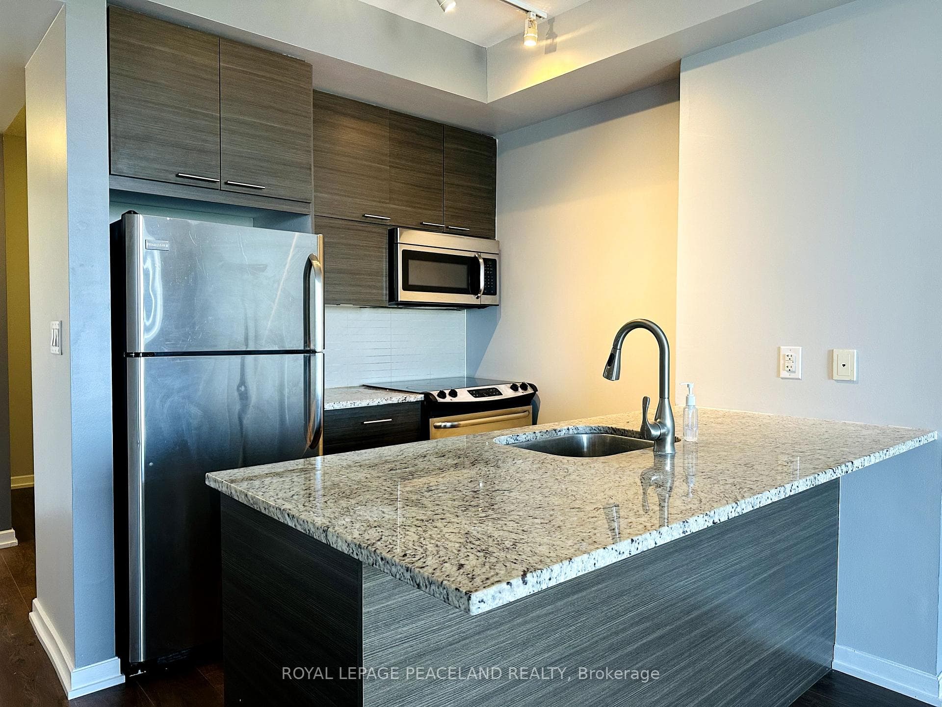 66 Forest Manor Road Unit 1801 photo 3