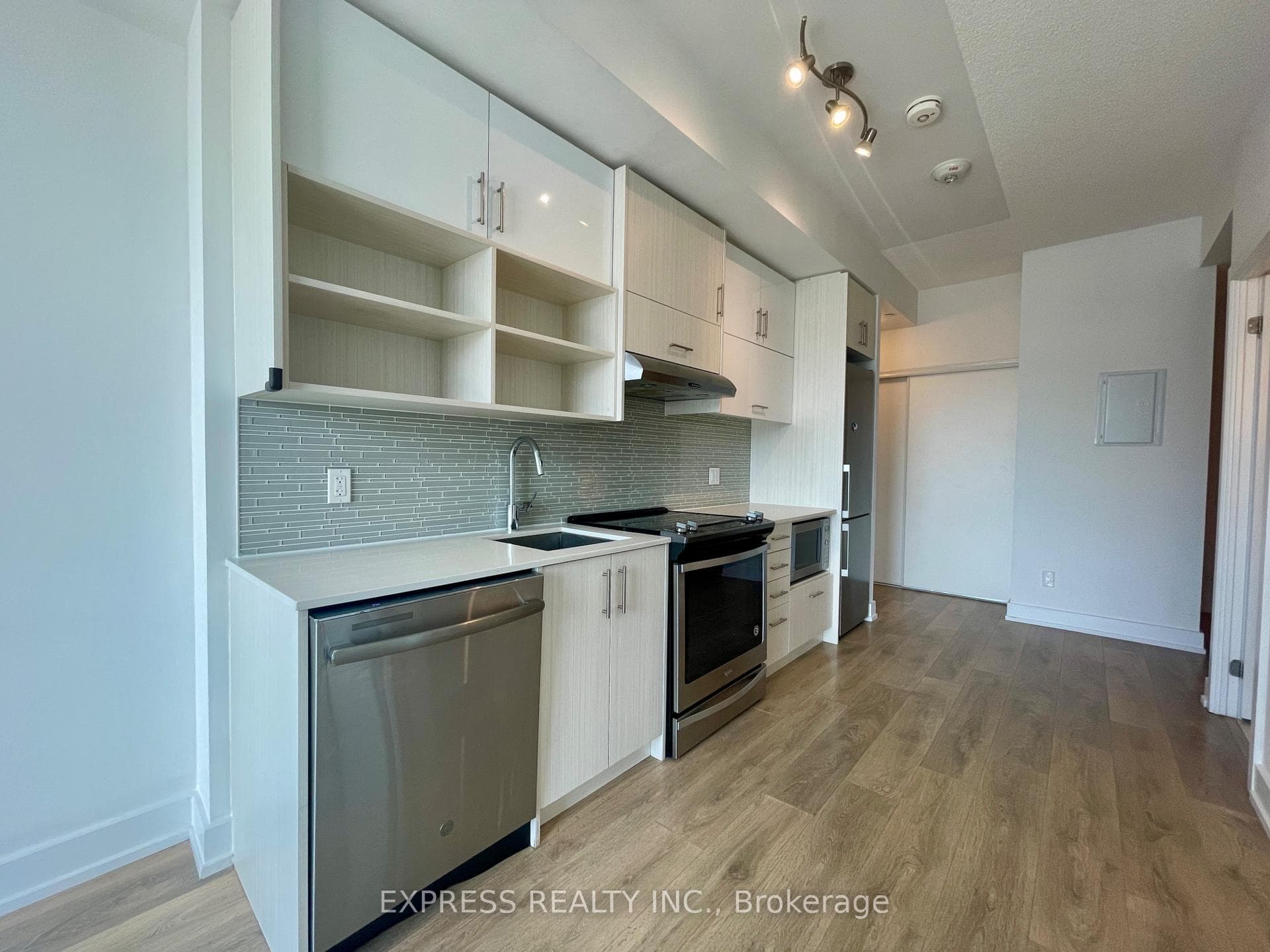 128 Fairview Mall Drive Unit 501 photo 5