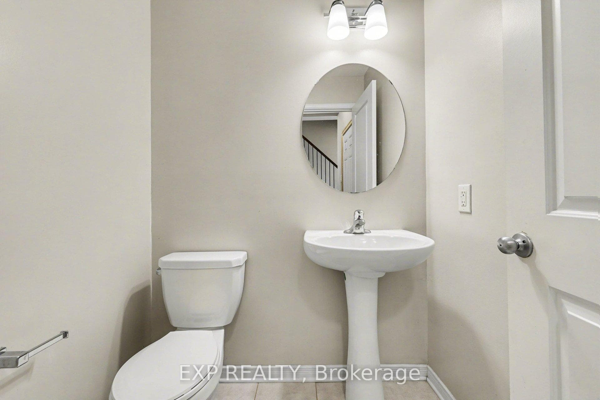 450 Ashbourne Crescent photo 17