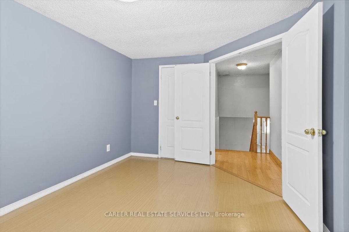 1432 Largo Crescent photo 19