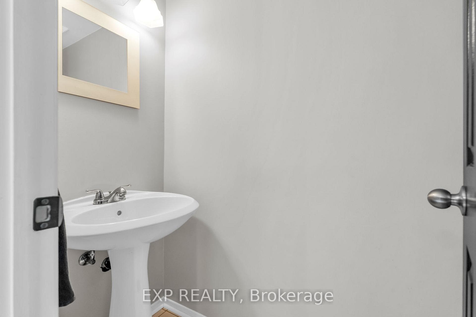 22 Bristol Avenue photo 21