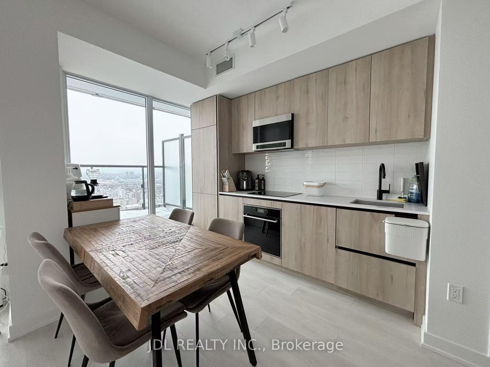 127 Broadway Avenue Unit 3410 photo 3