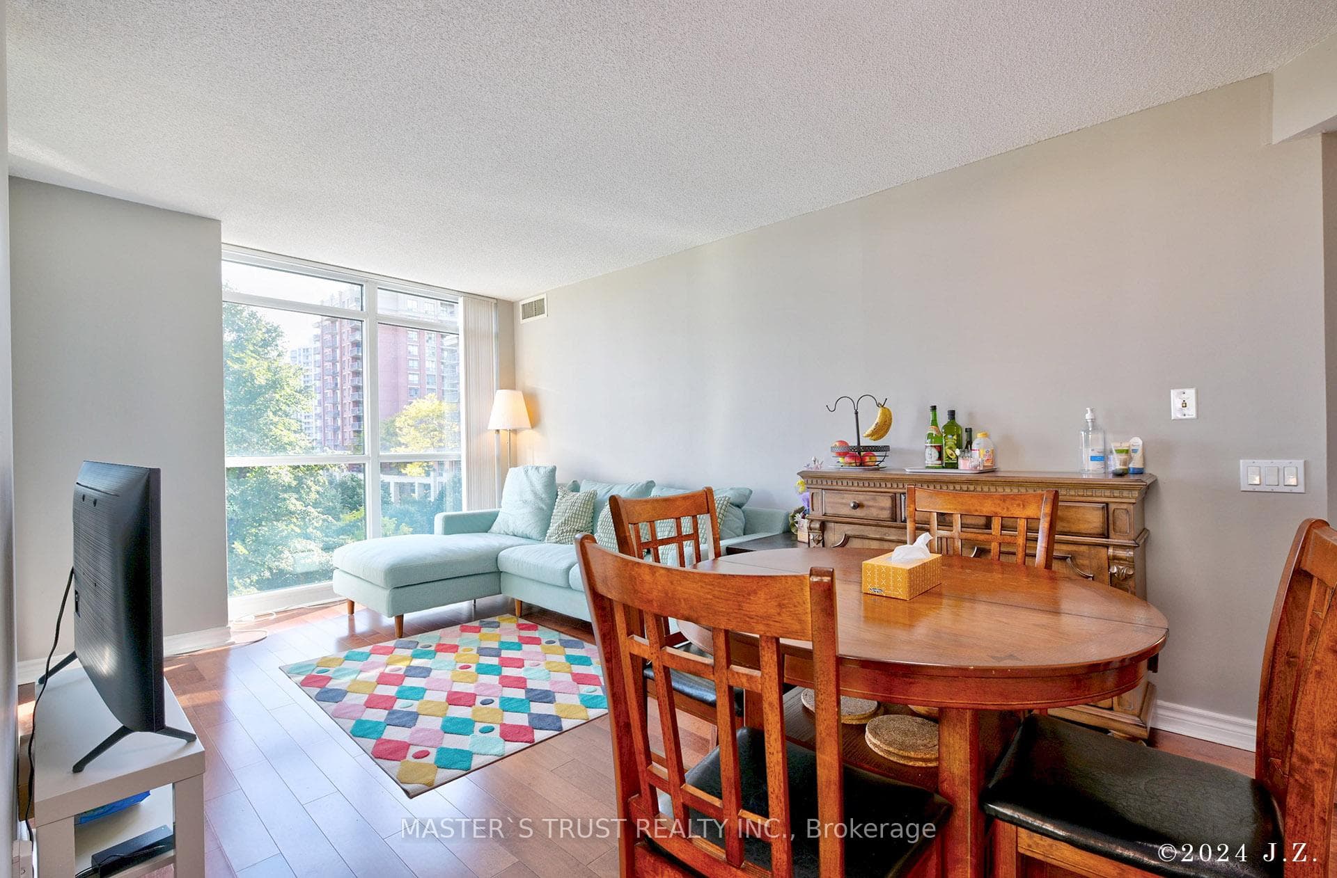 28 Harrison Garden Boulevard Unit 511 photo 4