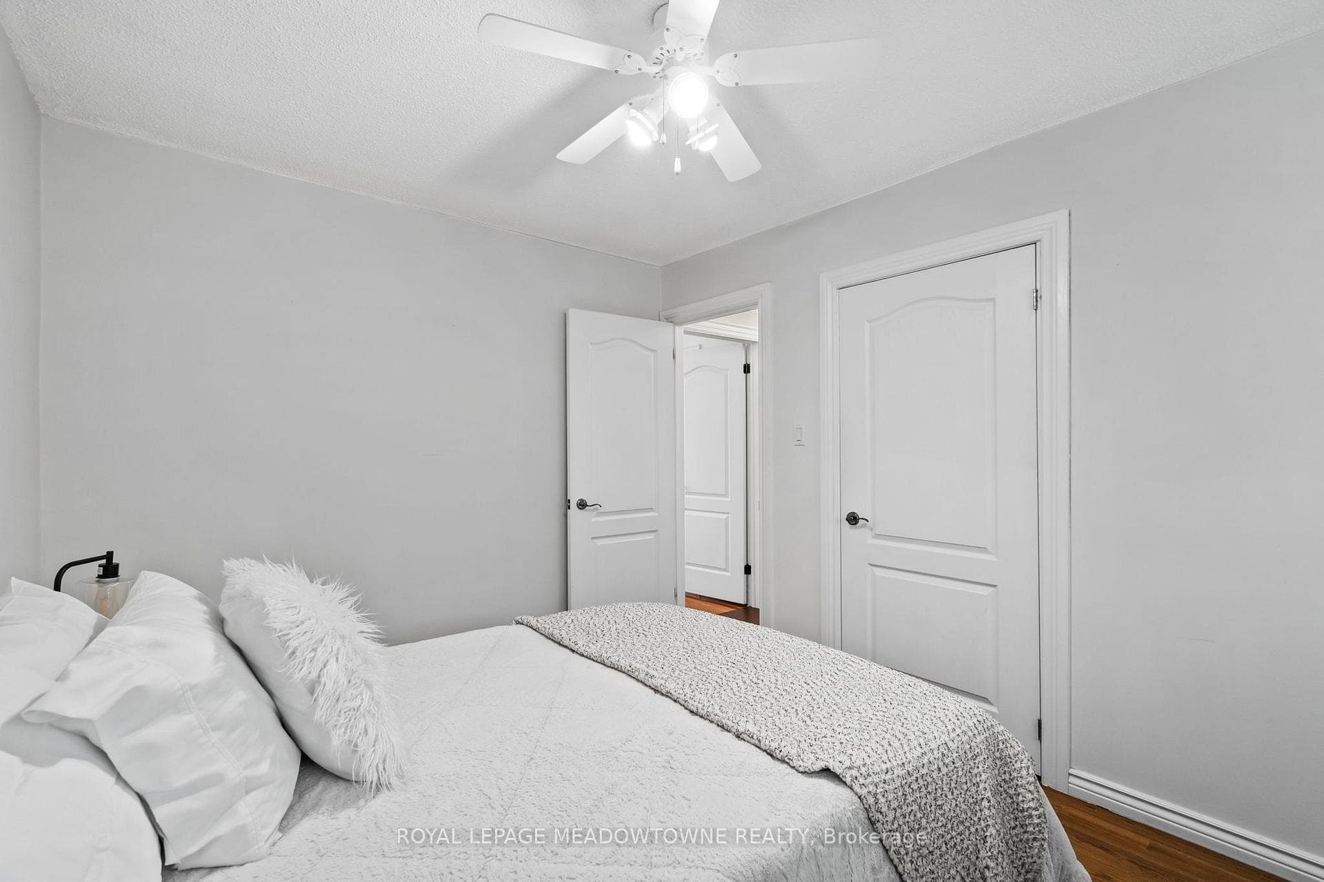 608 Moorelands Crescent photo 31
