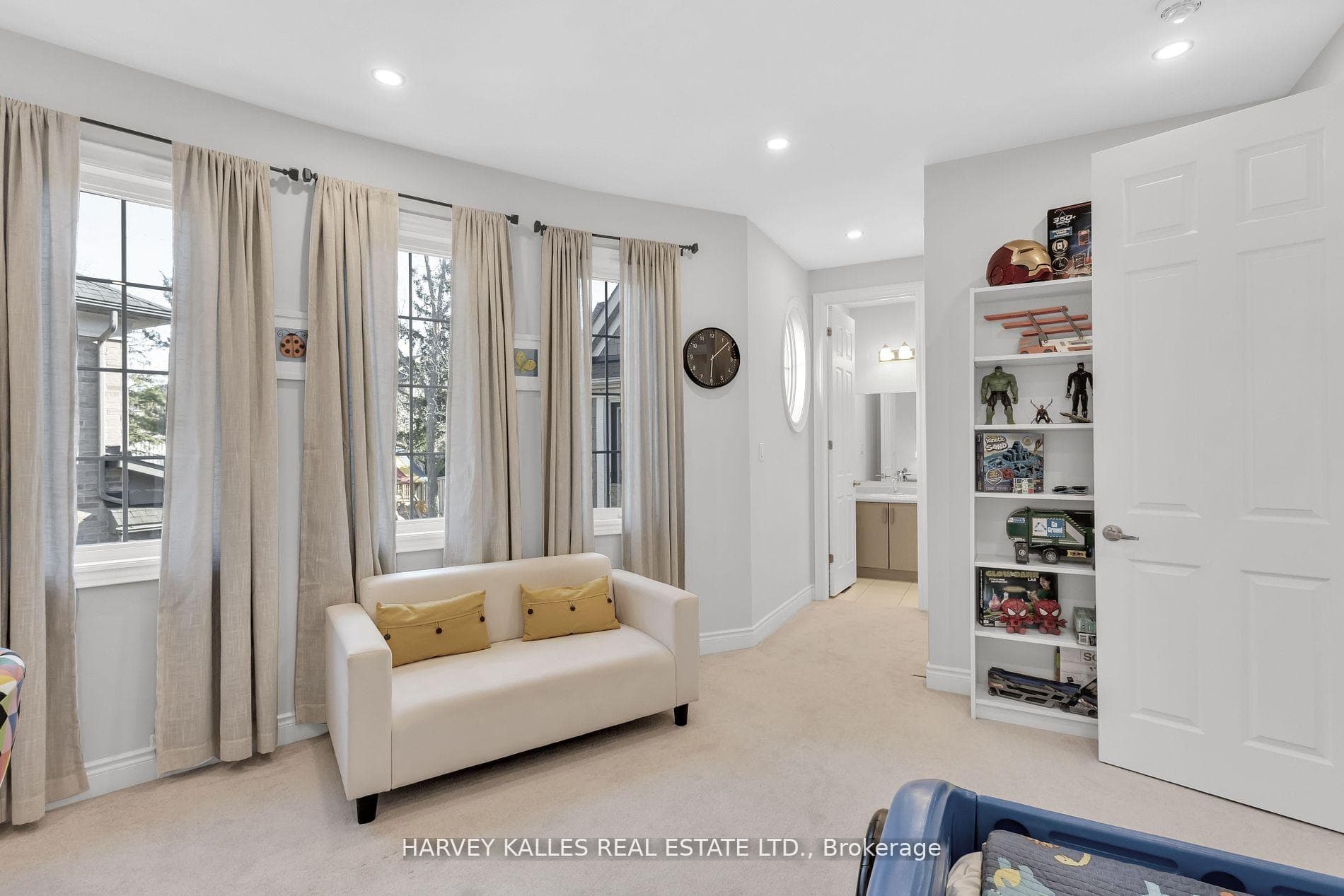 564 Park Crescent photo 31